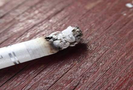 Proiectul care ar permite fumatul in spatii inchise special amenajate, aviz negativ in comisiile Camerei Deputatilor