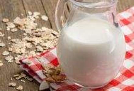 Laptele iese din meniul zilnic al romanilor: In 5 ani consumul s-a redus cu aproape 6 litri per capita