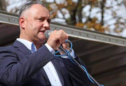 Liberalii moldoveni strang semnaturi in Parlament pentru suspendarea lui Dodon