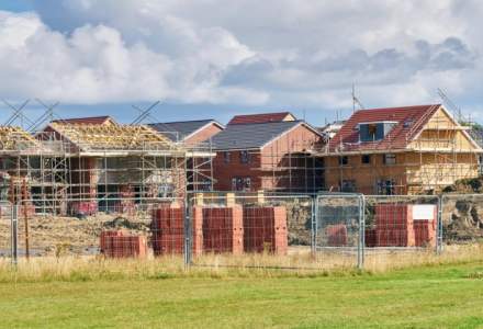 AdePlast: Proiectul Guvernului de a exclude folosirea polistirenului in constructii ar putea scumpi locuintele noi