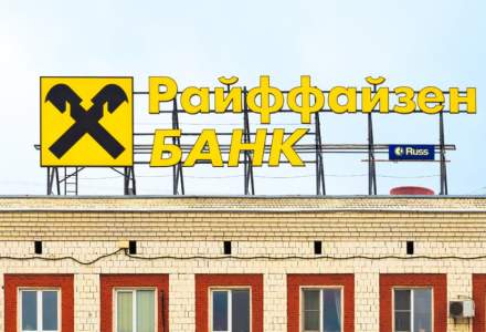 Raiffeisen postează anunțuri de angajare în Rusia, chiar dacă anunțau exit-ul. Cum răspunde șeful băncii