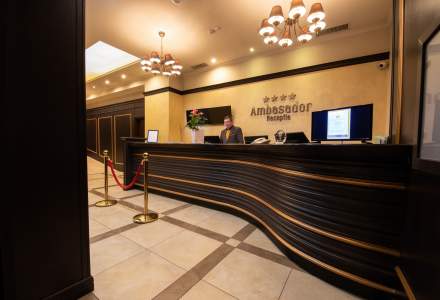 GALERIE FOTO | Hotelul Ambasador din Capitală are un nou proprietar! Hotelul va fi renovat și deschis sub un alt nume