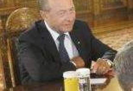 Basescu se leapada de CRIZA: Nu trebuie folosit acest cuvant. Bursele isi vor reveni!