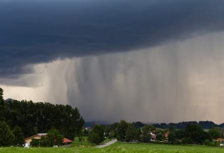 O nouă atenționare ANM: ploi, vânt și grindină. Care sunt județele afectate