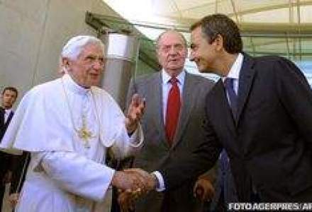 Papa Benedict al XVI-lea denunta precaritatea economica