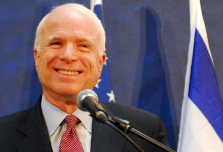 John McCain avertizeaza ca eliminarea presei libere este modul in care "incep dictatorii"