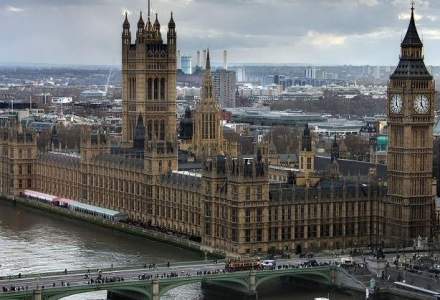Atac armat la Londra: Theresa May a fost evacuata de urgenta din Parlament. Ultimul bilant: 4 morti si 20 de raniti, inclusiv romani