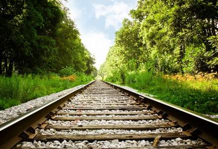 UE vrea sa mute jumatate din traficul de pe strazi pe cai ferate, insa lipsa investitiilor duce transportul feroviar pe marginea prapastiei