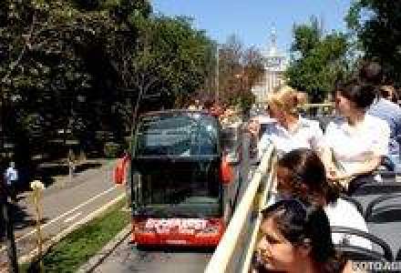 Autobuzele turistice din Bucuresti au plimbat peste 10.000 de persoane in prima luna