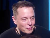 Elon Musk lucreaza la un...
