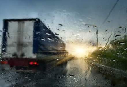Circulatie rutiera ingreunata pe Autostrada Soarelui, din cauza ploii torentiale