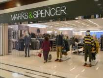 Marks & Spencer vinde trei...