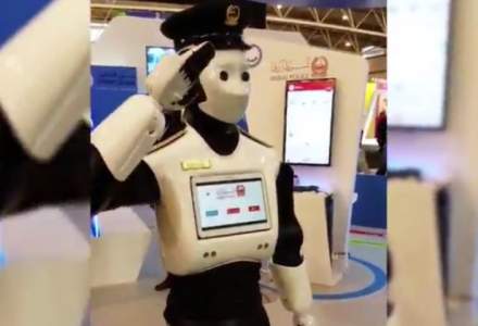 Administratia din Dubai a adus primul robot politist pe strazile din oras [VIDEO]