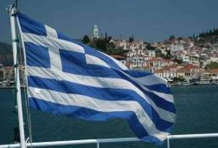 A dat Grecia faliment? Bancherii au acceptat reducerea datoriilor cu pistolul la tampla