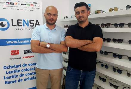 Povestea celor doi antreprenori romani care au construit Lensa.ro, o afacere de aproape un milion de euro