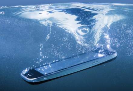 Smartphone-uri rezistente la apa: cinci modele pe care le poti achizitiona la reducere