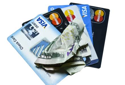 Numarul cardurilor contactless a depasit 8 milioane. Cum isi impart piata cele doua scheme de plata - Visa si MasterCard