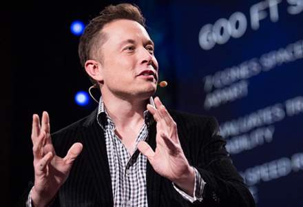 Elon Musk sustine ca in 20 de ani masinile de astazi vor fi neobisnuite pentru ca nu vor merge singure si vor avea volan