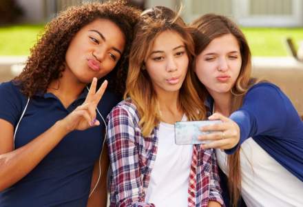Adolescentii isi pierd interesul pentru Facebook: ce platforme prefera