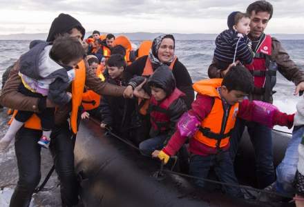 Pescador cu aproape 90 de migranti la bord, interceptat in apropierea tarmului romanesc al Marii Negre