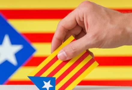 Catalanii se pronunta duminica asupra independentei regiunii lor, intr-unul dintre cele mai contestate scrutine din istorie; inca de la primele ore ale diminetii s-au format cozi la sectiile de votare