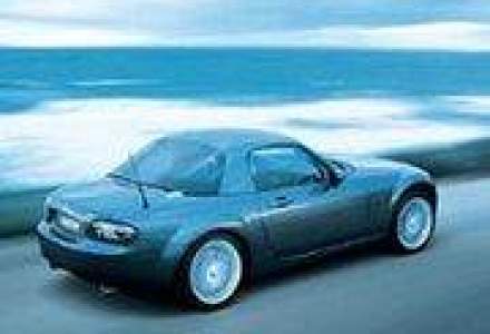 Mazda lanseaza MX 5 cu hardtop retractabil