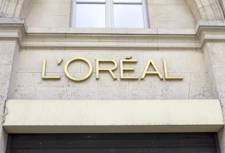 Cat investeste L'Oreal, liderul global in industria frumusetii, pentru cercetarea si dezvoltarea noilor produse