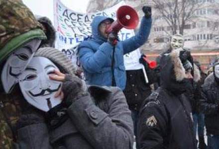 Romania cedeaza in fata protestelor si amana ratificarea ACTA