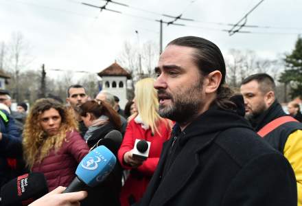 Protest anti-Iohannis la Cotroceni. Printre manifestanti, Liviu Plesoianu, care il acuza pe presedinte de a o acoperi pe Kovesi