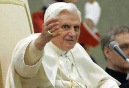 Prima gluma de 1 aprilie vine de la UE: Papa se va ruga pentru salvarea zonei euro