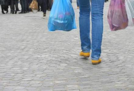 Pungile de plastic, interzise definitiv in comertul din Romania, de la 1 ianuarie 2019