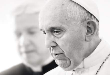Papa Francisc a vorbit despre ''rusinea'' de a lasa tinerilor ''o lume dezbinata de conflicte si razboaie''