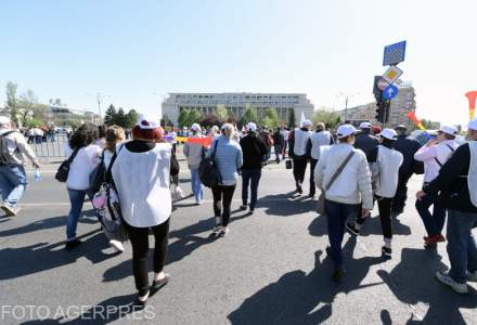 Angajatii din CFR protesteaza fata de neregulile din sistem. Ce le-a promis ministrul