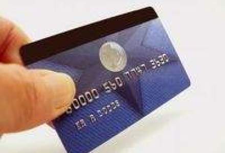 Bancherii vaneaza clientii cu bani cu ajutorul cardurilor exclusiviste
