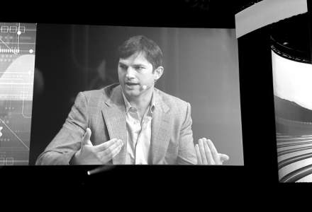 VIDEO Ashton Kutcher @Dell Tech World: despre inteligenta artificiala, dreptul la viata privata si...scutere
