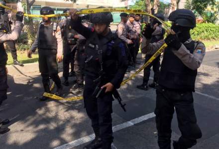 Indonezia: Cel putin 11 morti si zeci de raniti in atacuri asupra unor biserici