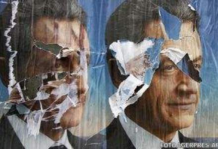 Sarkozy, c'est fini! Francois Hollande castiga alegerile. Franta vireaza la stanga