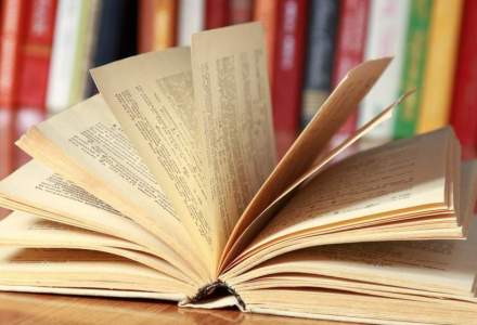 Guvernul cumpara 1.200 de dictionare si gramatici de baza ale limbii romane