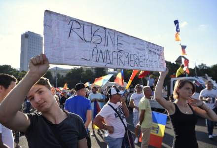Protest Piata Victoriei: peste 5.000 persoane. In piata a ajuns si presedintele PNL, Ludovic Orban