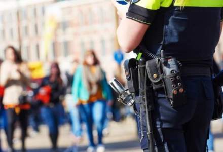 Noi informatii de la Politie despre barbatul care a furat arma femeii jandarm: Unde si cand a tras cu ea