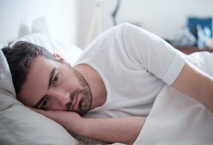 De ce dormi mai prost vara. 5 motive pentru care caldura iti da peste cap somnul