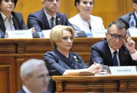 Dancila il acuza pe Iohannis ca pericliteaza banii pentru pensionari, mame si copii