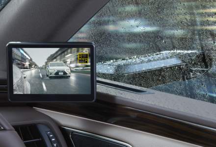Lexus ES este primul model fabricat in serie care inlocuieste oglinzile laterale cu camere video