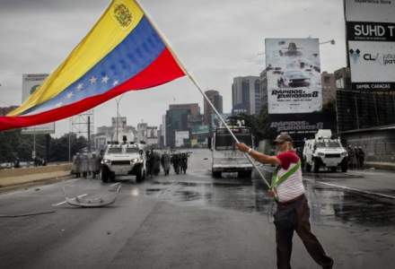 Oficialii SUA nu exclud o "interventie militara" in Venezuela pentru a rasturna guvernul