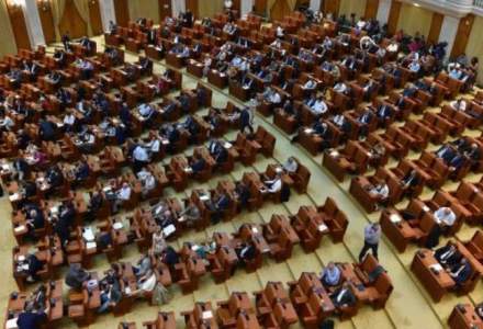 Legea privind reducerea numarului de parlamentari la 300, adoptata tacit de Senat
