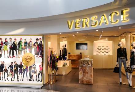 Casa de moda Versace s-ar putea vinde pentru 2 mld. de dolari