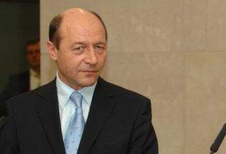 Basescu: Numai un naiv spune "isi va reveni leul"; BNR nu mai are resurse enorme sa intervina