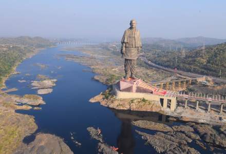 Cea mai inalta statuie din lume a fost inaugurata in India si deja a stranit controverse. VIDEO