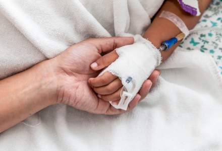 Valcea: Protest la Spitalul Judetean dupa ce un copil a intrat in coma; oamenii au cerut demisia medicilor de la Pediatrie