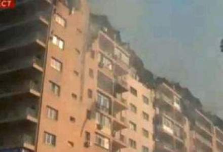 Incendiu puternic la blocurile lui Negoita din Confort City. Un etaj s-a prabusit (VIDEO). UPDATE